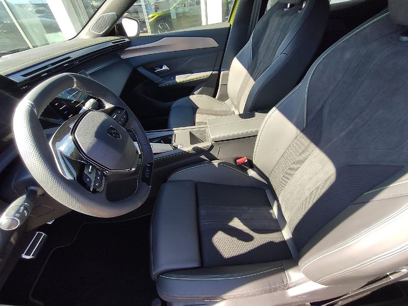 Peugeot 408 (2026) GT PLUG-IN HYBRID 240k AUT 7  - fotka 2 z 35