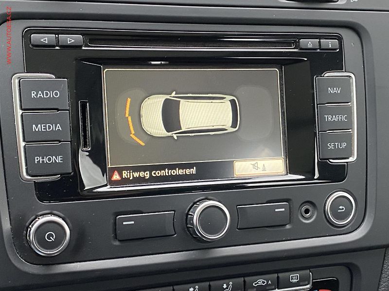 Volkswagen Golf (2012) 1.6 TDi, Trendline, navi - fotka 17 z 18