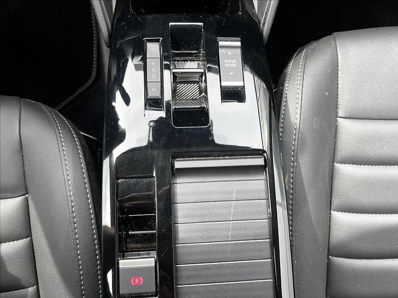 Citroën C4 1,2   MAX EAT8 - fotka 9 z 23
