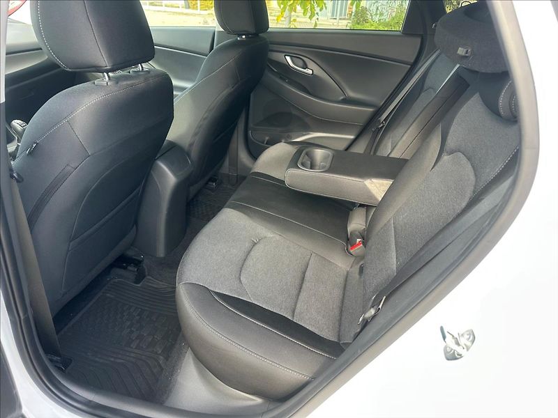 Hyundai i30 1,5 TGDI MH MT SM PLUS NAV - fotka 10 z 29