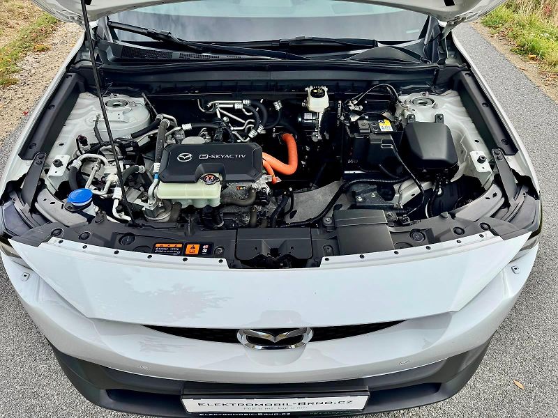 Mazda MX-30 (2020) 35,5kWh,SoH93%,HEAD-UP,KEYLESS - fotka 17 z 19