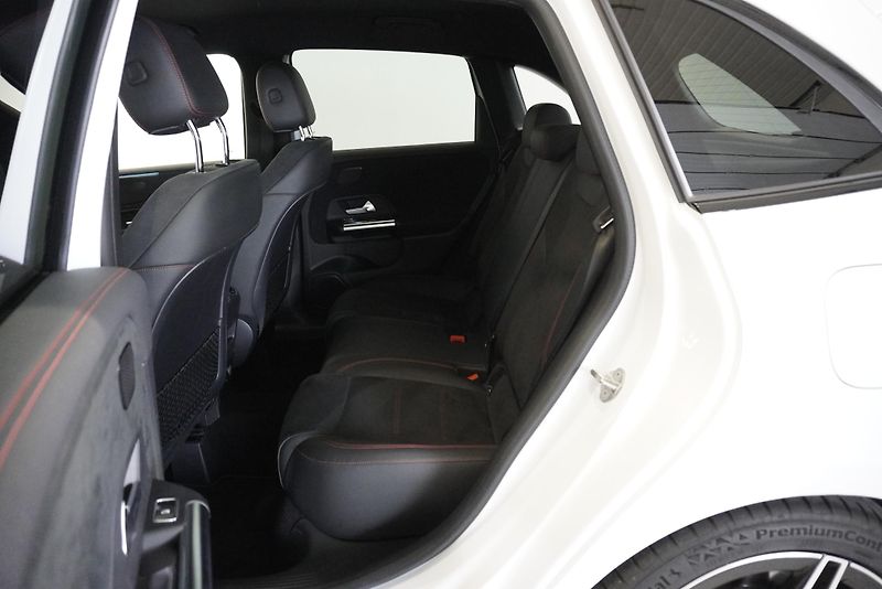 Mercedes-Benz Třídy B B 220d 140kW AMG line AUTOMAT8 - fotka 25 z 29