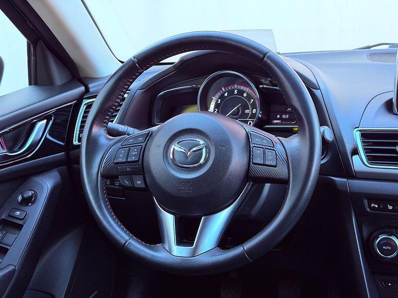 Mazda 3 2.0 Skyactiv 121 kW, ČR, 1.Maj - fotka 18 z 30