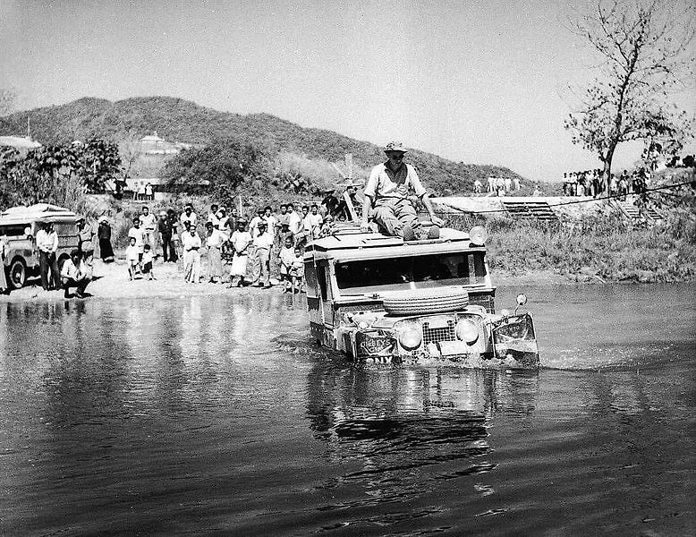 Land Rover Series 1 byl poprvé představen na autosalonu v Amsterdamu 30. dubna roku 1948.