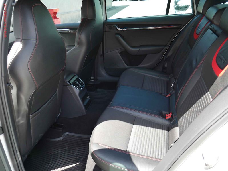 Škoda Octavia (2014) 2.0TDi, RS, DSG, navi, bixen - fotka 10 z 21
