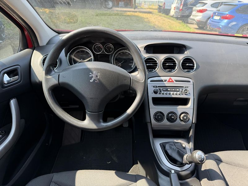 Peugeot 308 1.4i - fotka 13 z 22
