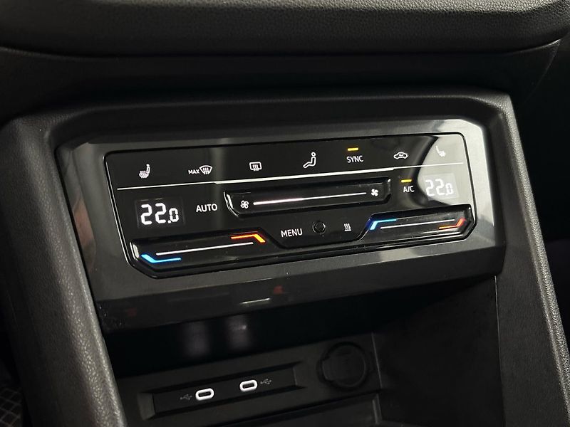 Volkswagen Tiguan Elegance 4Motion DSG - fotka 19 z 30