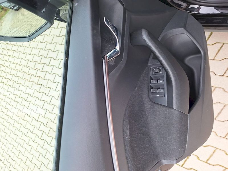 Škoda Kamiq (2025) 1.0 TSI / 85 kW / 6MP / TOP SE - fotka 19 z 30