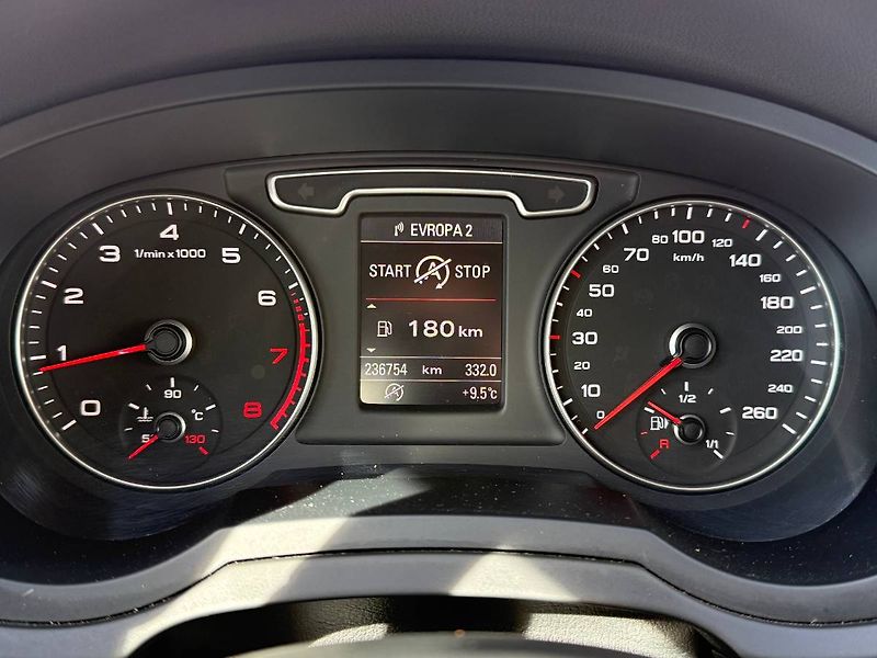 Audi Q3 (2012) 2.0 TFSI 125 kW S-line 4x4 - fotka 11 z 23