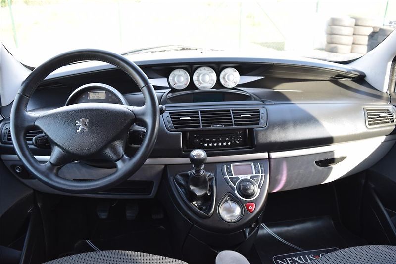 Peugeot 807 2,0 HDI 100KW 7MÍST PO STK - fotka 28 z 46