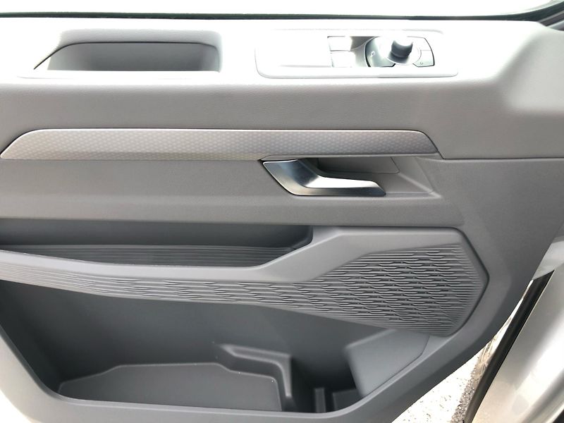 Volkswagen Caravelle (2025) Style 2.0 TDI DR - fotka 16 z 28