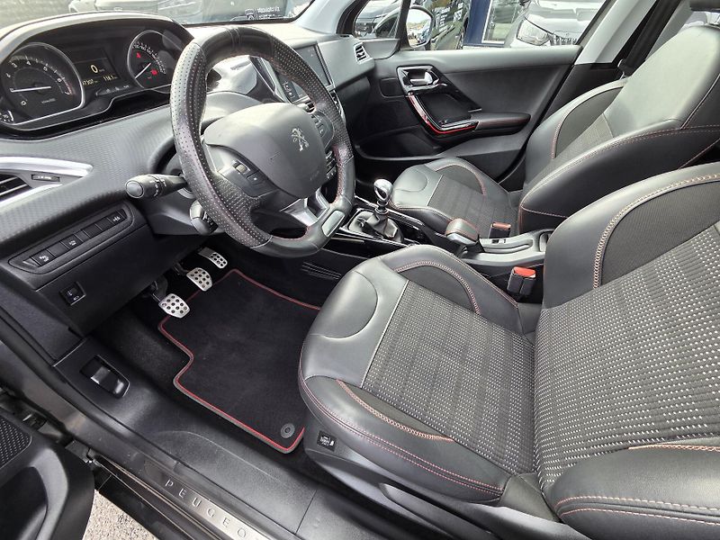 Peugeot 2008 (2019) 1.2 PT 130 GT line MAN 6 - fotka 9 z 30