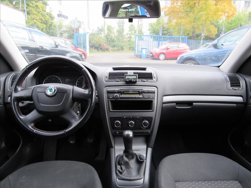 Škoda Octavia 1,6 TDi 77kW Sedan - fotka 11 z 30