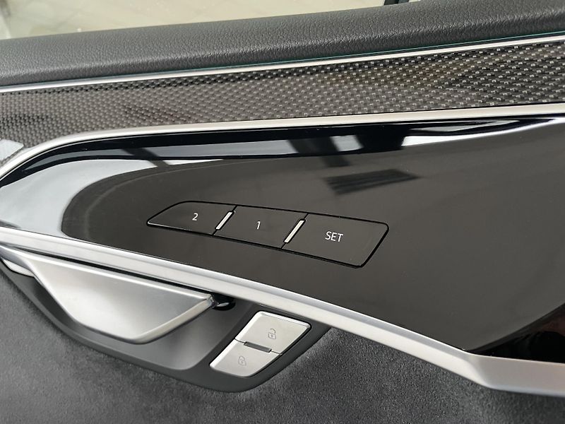 Audi S8 4,0TFSI Quattro*420kW*Webasto - fotka 33 z 42