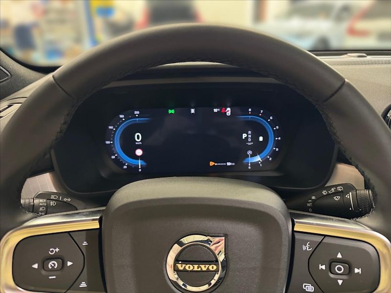 Volvo XC40 (2026) 2,0  B3 Plus Dark 1975 - fotka 8 z 15
