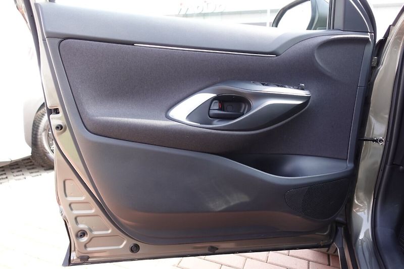 Toyota Yaris Cross 1.5TNGA 125 - 1 CVT Comfort Te - fotka 9 z 31