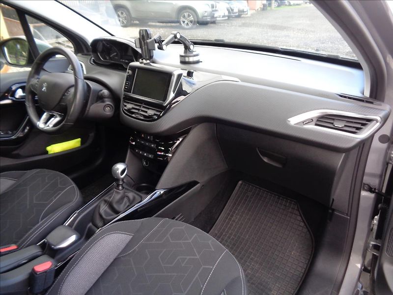 Peugeot 2008 1,2 - fotka 10 z 18