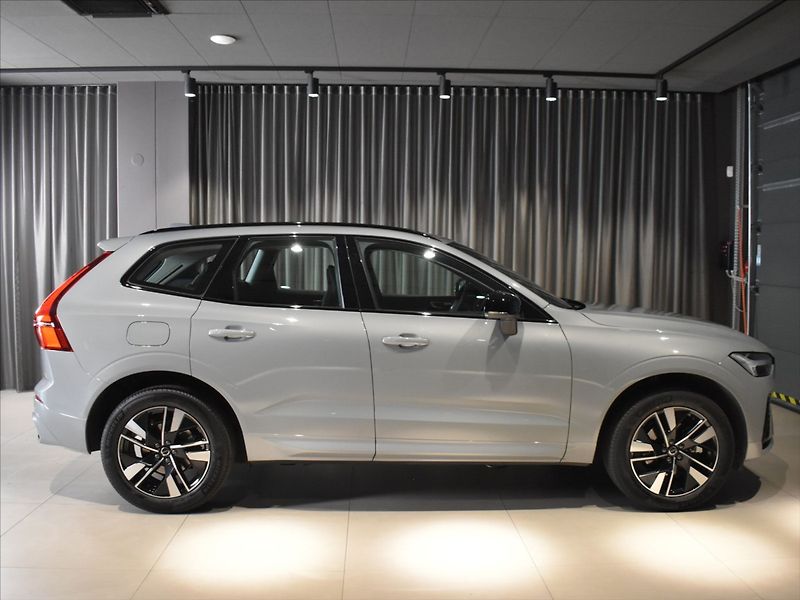 Volvo XC60 2,0 B5 AWD PLUS BLIS,Bezklíč - fotka 3 z 23