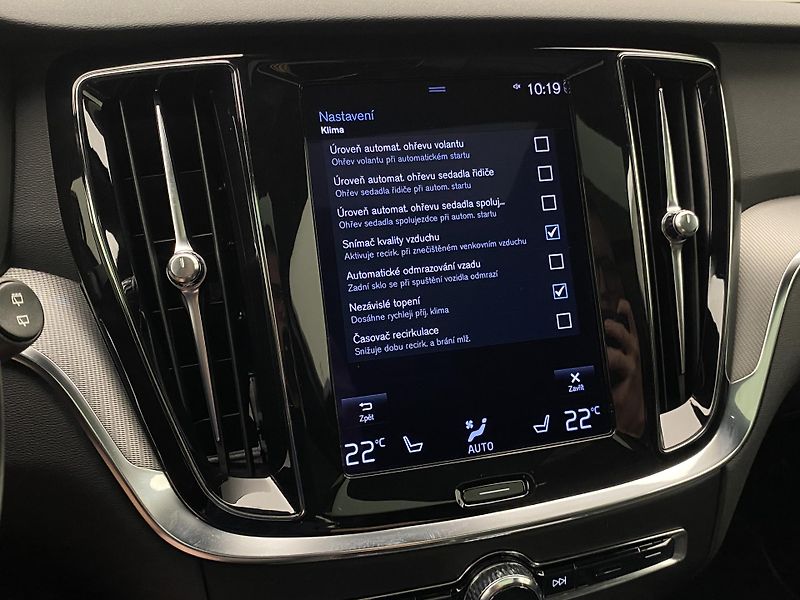 Volvo V60 T8 AWD RECHARGE R-DESIGN AUT - fotka 44 z 52