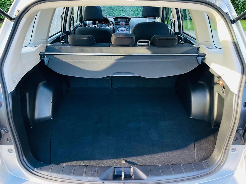 Subaru Forester 2.0i 4x4 AUT KAM TAŽNÉ SERVISK - fotka 20 z 44