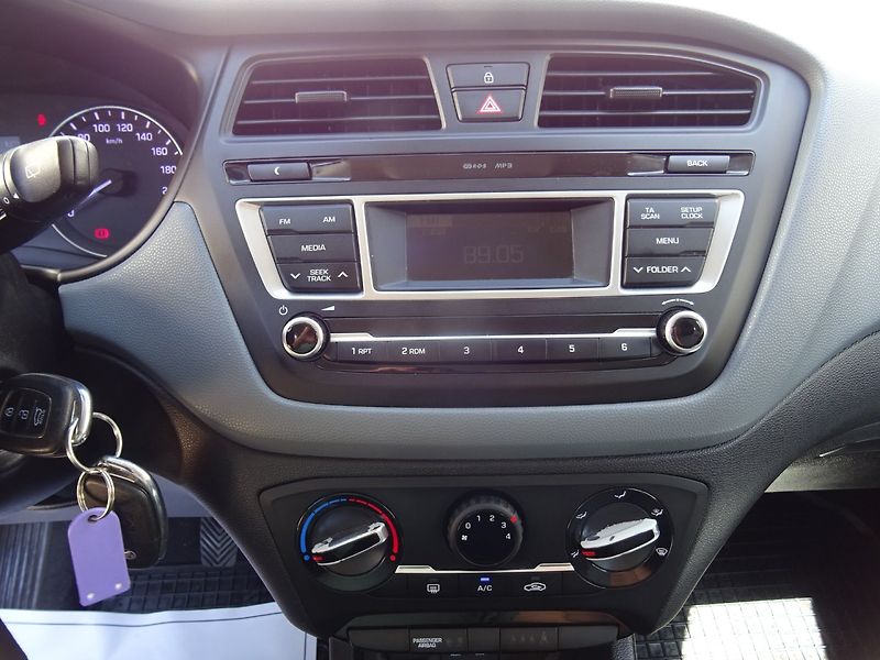 Hyundai i20 (2016) 1.2i,1majČR,klima - fotka 12 z 19