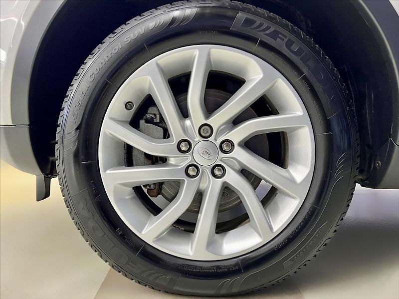 Land Rover Discovery TD4 180k 4WD, KAMERA, NAVI, 7S - fotka 9 z 24