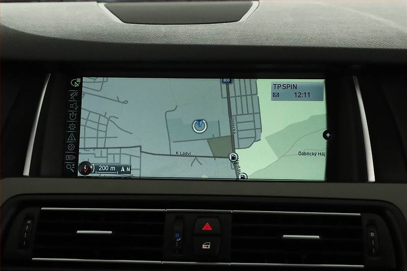 BMW Řada 5 (2013) 530d, Automat, Navi, Xenony - fotka 12 z 20