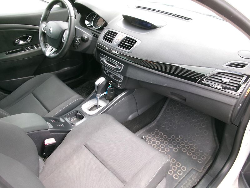 Renault Mégane (2011) 1,5dCi AUT AC BT TEMP TAŽNÉ - fotka 17 z 26