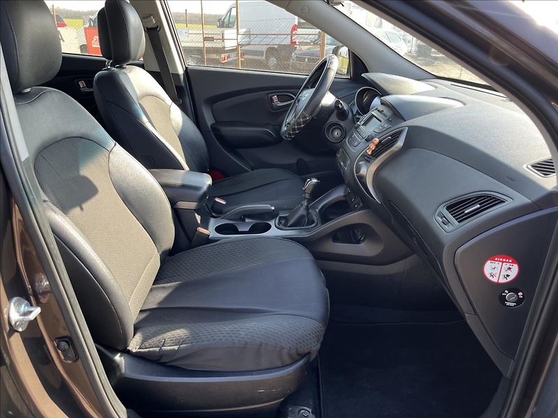 Hyundai ix35 1,7 CRDi 85KW KLIMA ALU 2xKOLA - fotka 11 z 31