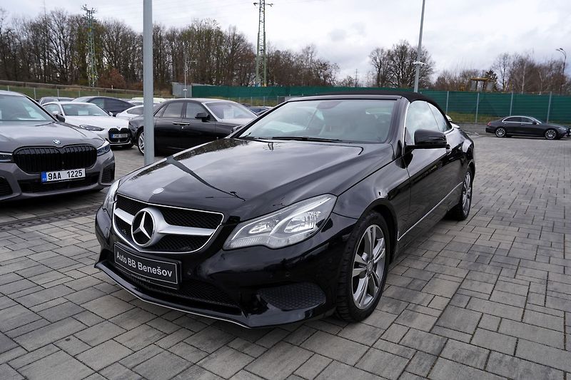 Mercedes-Benz Třídy E 200 CGI/cabrio/Avangarde/kůže - fotka 2 z 44