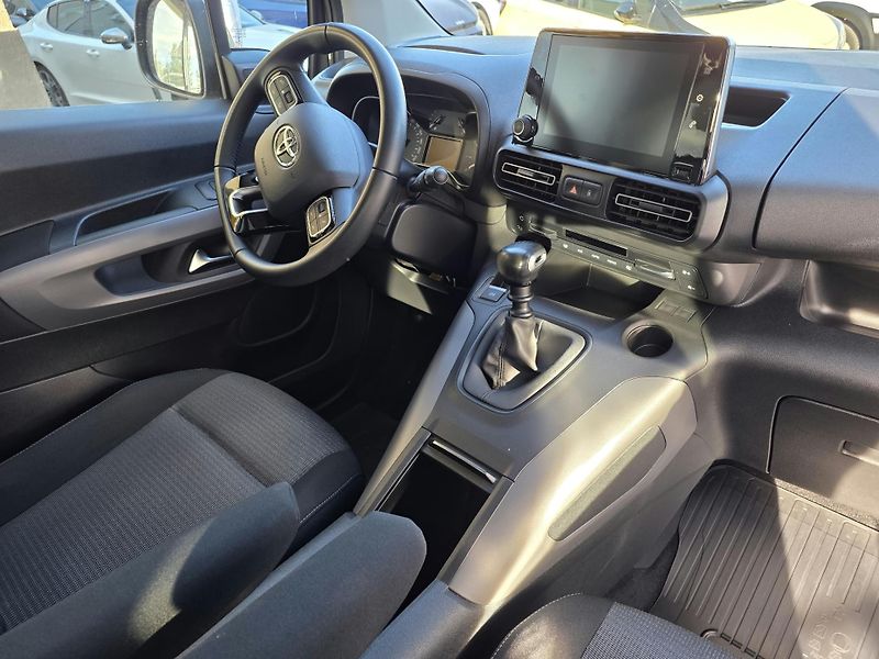 Toyota ProAce City Verso 1.2-TOP STAV-PANORAMA-KAMERA - fotka 12 z 21