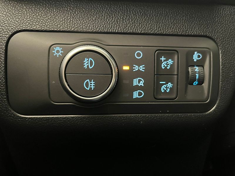Ford Kuga 2.5 Duratec HEV TITANIUM - fotka 32 z 51