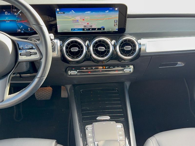 Mercedes-Benz GLB 200 d 4MATIC - fotka 19 z 35