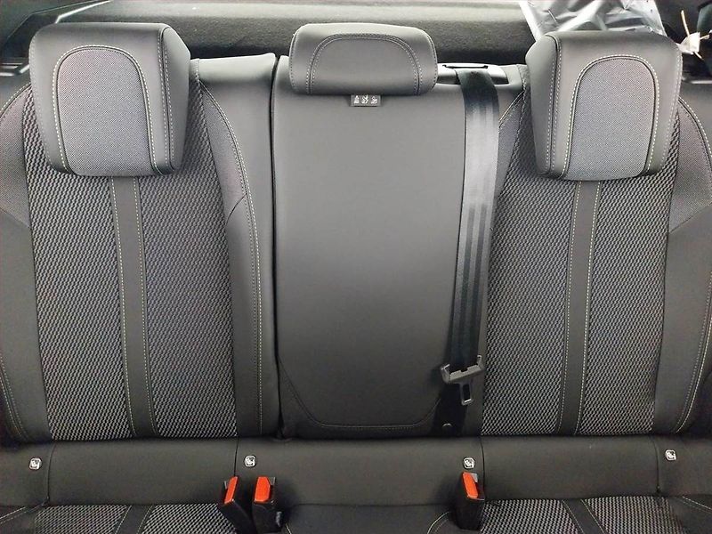 Peugeot 2008 (2024) GT Line 1.2 PureTech - fotka 10 z 24
