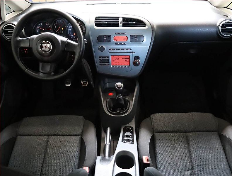 Seat Leon (2008) 2.0 TDI, nová STK, dobrý stav - fotka 7 z 16