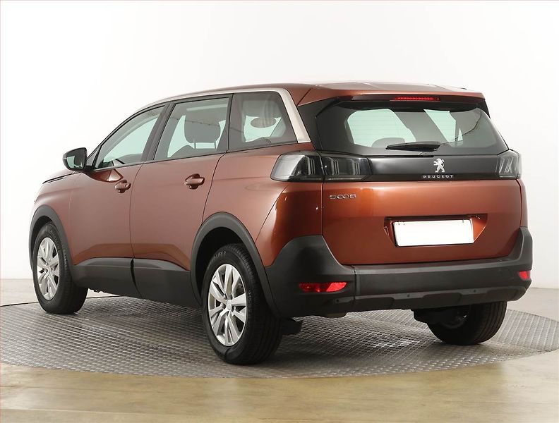 Peugeot 5008 (2021) Active PureTech 130, 7 míst - fotka 4 z 22