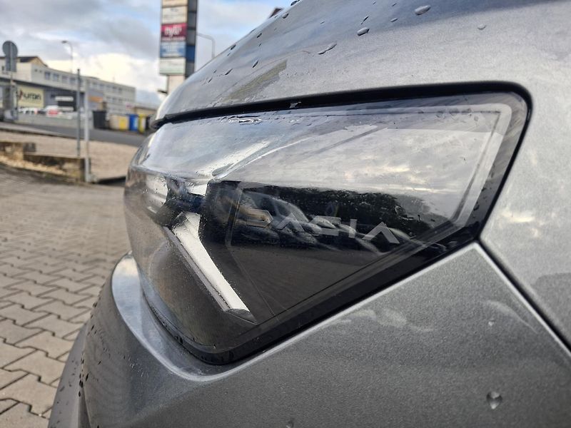 Dacia Duster (2026) Journey hybrid-G 150 4x4 - fotka 37 z 41