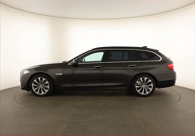 BMW Řada 5 (2014) 535d xDrive, 4X4, Automat - fotka 3 z 20