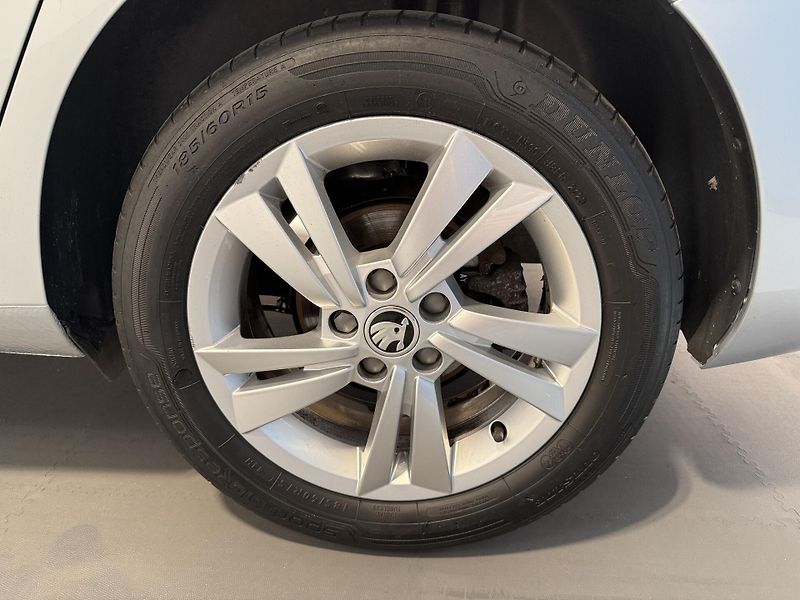 Škoda Fabia 1.0 TSI 70kW Ambition Combi - fotka 12 z 12