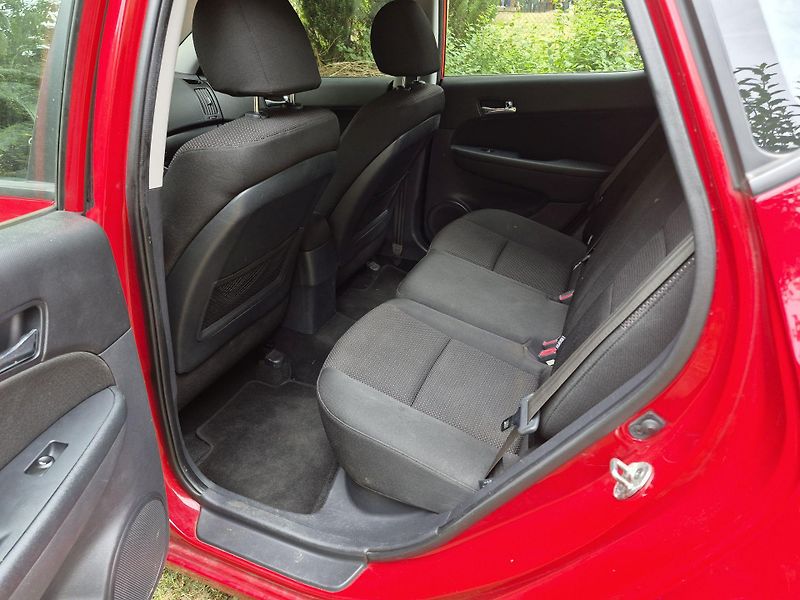 Hyundai i30 (2009) Hyundai i30 FD r.v.2009 1.4 - fotka 15 z 21