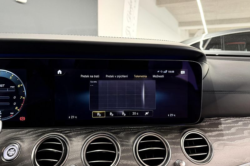 Mercedes-Benz Třídy E (2021) E 63s AMG 4Matic+ V8 Biturbo - fotka 82 z 124