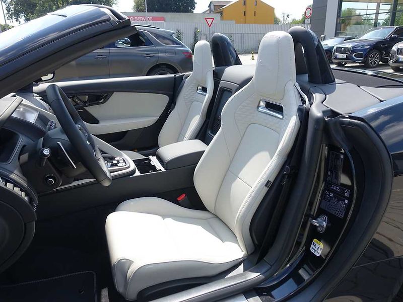 Jaguar F-Type 5,0 V8 75 P450 kabriolet 4x4 - fotka 16 z 38