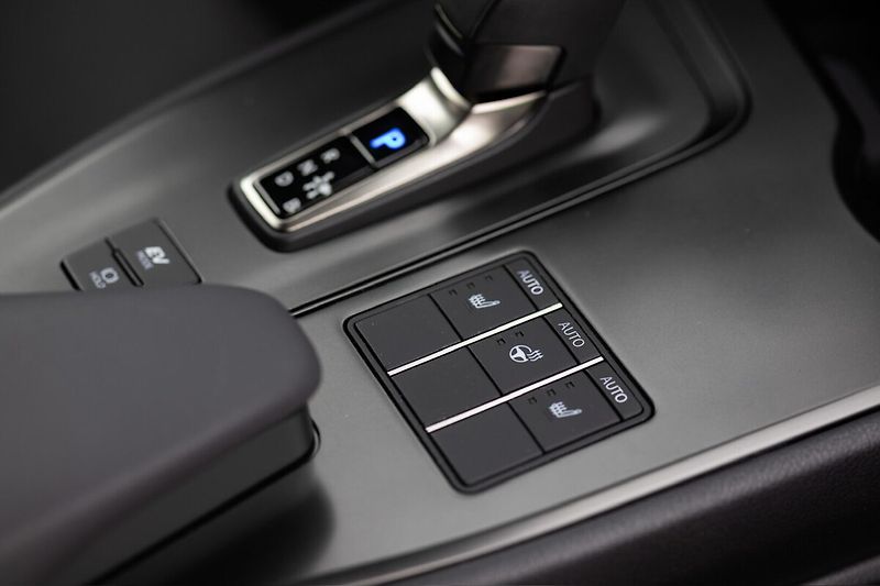 Lexus UX 300h 300H 2.0 HEV BUSINESS TECH - fotka 11 z 26