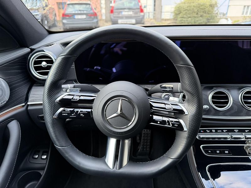Mercedes-Benz Třídy E (2020) 300E 4MATIC PLUG-IN HYBRID - fotka 21 z 40