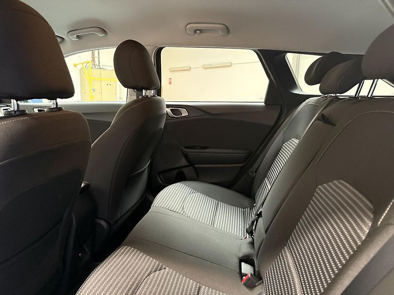 Kia Ceed 1.5 T-GDI 103kW Top SW DCT - fotka 10 z 12