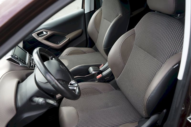 Peugeot 2008 (2015) BlueHDI Allure - tažné - fotka 9 z 21