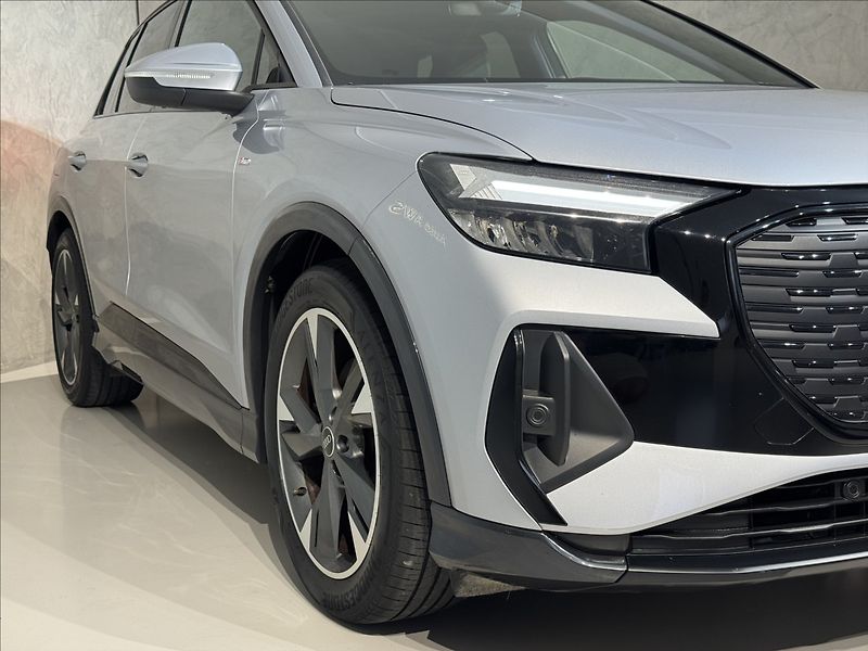 Audi Q4 e-tron 35 S-Line LED HUD Kamera - fotka 6 z 45