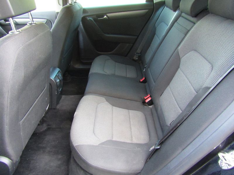 Volkswagen Passat (2011) 1.6 TDI 77kW - fotka 22 z 45