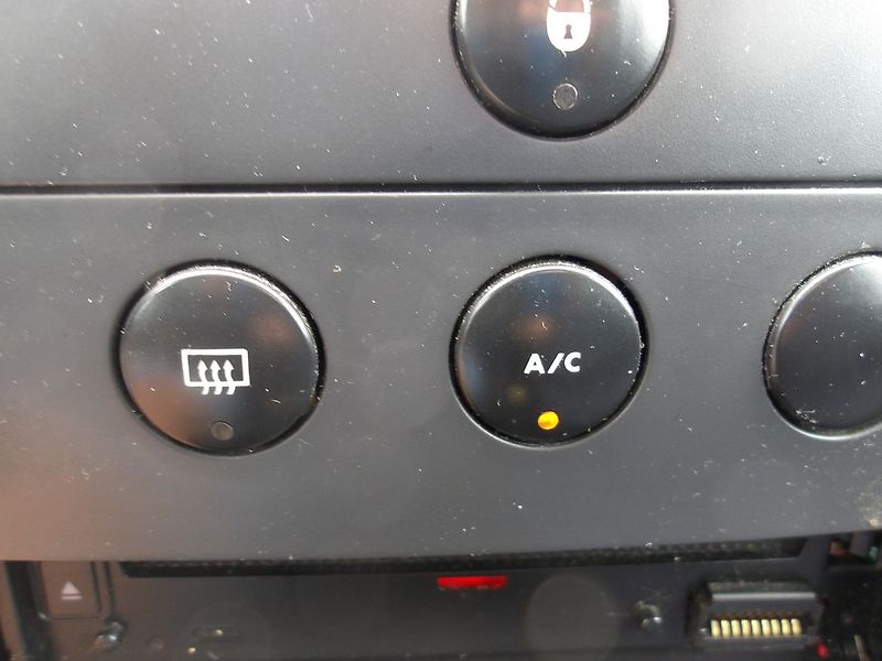 Peugeot Partner 1,6HDi 2xŠOUPAČKY ! - fotka 17 z 22