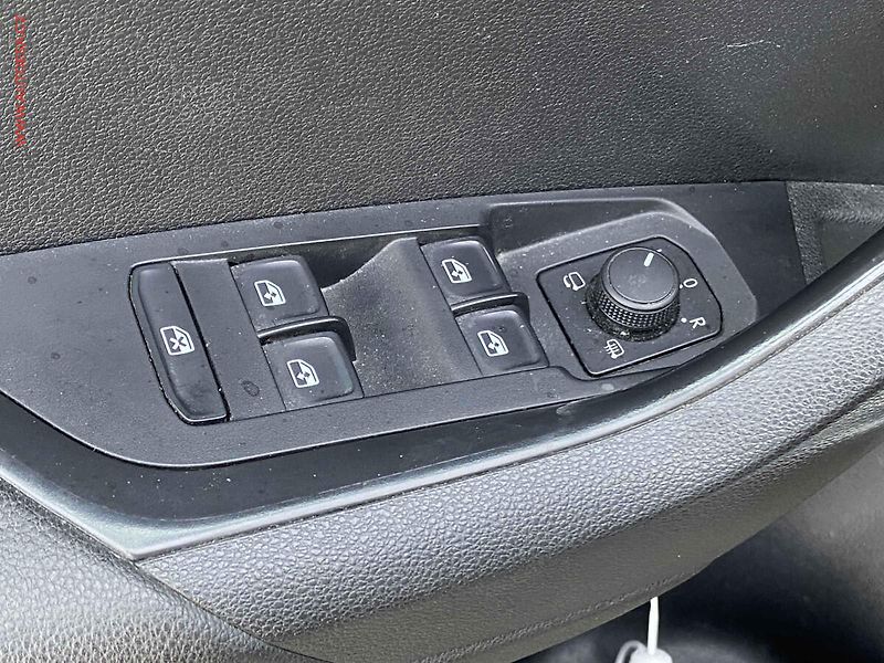 Škoda Karoq (2023) 2.0 TDi, TOUR, DSG, TZ, navi - fotka 11 z 20